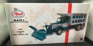 First Gear 1:34 Mack L Dump Truck With Plow Die - Cast Truck Series
