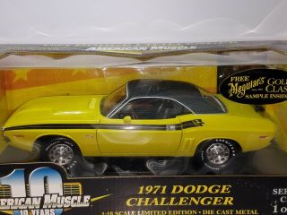 1/18 Ertl American Muscle 1971 Dodge Challenger R/t Citron Yellow & Black Top