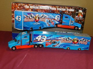 Richard Petty 43 Official Tractor Trailer Hauler Franklin 1:43 Scale Read
