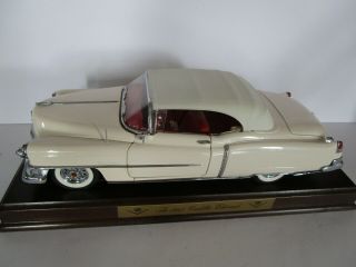 1/16 Danbury 1953 Cadillac Eldorado Convertible W/ Display Stand Perfect