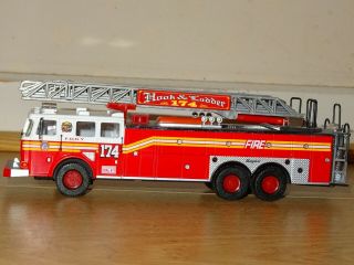 CODE 3 FDNY Seagrave Ladder 174 - 1:64 3