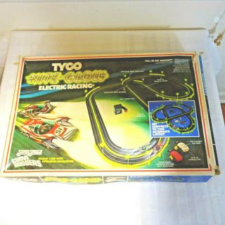 Vintage Tyco Nite Glow Electric Racing Set W/ Cars 1977