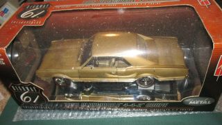 Highway 61 1/18 Scale 1967 Oldsmobile 442 Hardtop Gold Die Cast