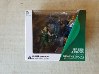 Dc Injustice Gods Among Us 3.  75 " Green Arrow Vs Deathstroke Mib