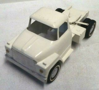 Vintage.  Ertl Tru Scale 1/16 Ih International Loadstar Semi Truck Farm Toy