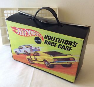 Vintage 1969 Hot Wheels Redlines Collector’s Race Case Stock 4976,  2 Trays