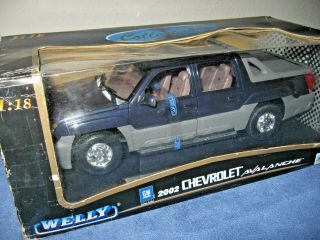2002 Chevrolet Avalanche Blue 1:18 Welly,  Opening Hood Doors & Rear Gate,  Read.