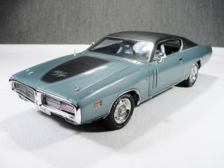 1/18 Die Cast Scale Model Car 1971 Dodge Charger R/t By Auto World