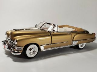 Road Legends 1949 Cadillac Coupe Deville Convertible 1:18 Scale Diecast Car Gold