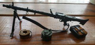 DRAGON Models 1/6 scale WWII German MG - 42 with accessories, . 2