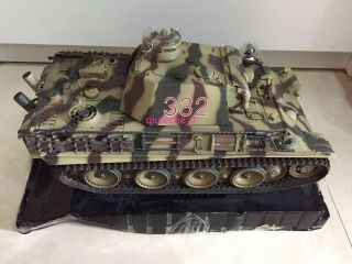 1:18 21st Century Toys WWII German Panther Ausf.  G Tank w/ driver 2