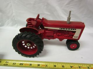Ertl Farm Toy Tractor 1:16 Scale Farmall 806 Narrow Front Red White