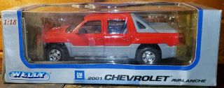 Welly 2001 Chevy Avalanche Pickup Truck 1:18 Scale Diecast Red
