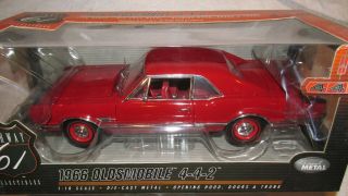 HIGHWAY 61 1/18 SCALE 1966 OLDSMOBILE 442 COUPE RED DIE CAST 3