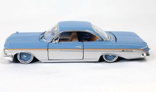 Blue And White Malibu International Loc Riderz 1961 Chevy Impala 1:32 Lowrider