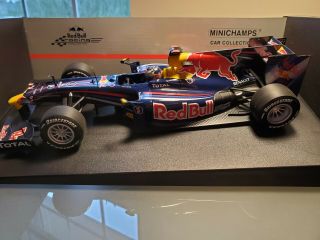 1/18 Minichamps Red Bull Racing S.  Vettel 2010 Showcar -