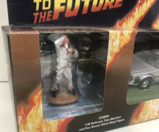 DeLorean Time Machine Back To the Future,  Doc Brown - Corgi CC05501 - 2001 3