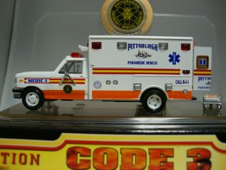 Code 3 Collectibles Pittsburg Pa Medic 1 Ford E - 350 Ambulance Mint/mint Dome/ss