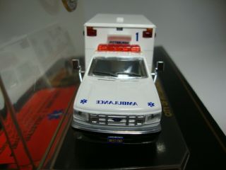 CODE 3 COLLECTIBLES PITTSBURG PA MEDIC 1 FORD E - 350 AMBULANCE MINT/MINT DOME/SS 3