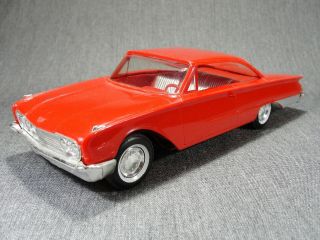 1/25 Scale Vintage 1961 Ford Starliner Promo Model Car Red