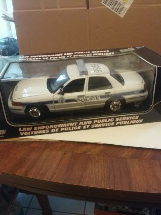 Motor Max 1/18 Ford Crown Victoria Police Interceptor Fort Lauderdale White