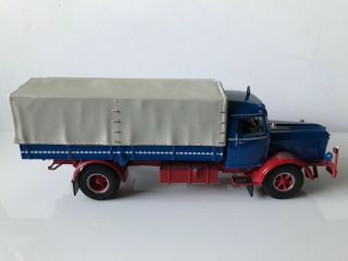 1/43 Scale Diecast Truck.  1950’s Buessing 8000s.