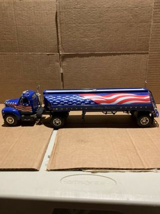 1/34 First Gear Mack B - 61 Tractor And Tanker Trailer