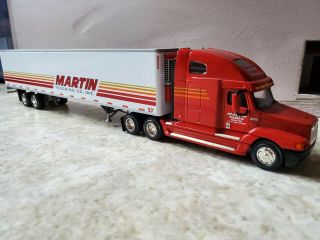 Martin Trucking By Pem Hartoy 1/64 Freightliner W/ Reefer Trailer Dcp