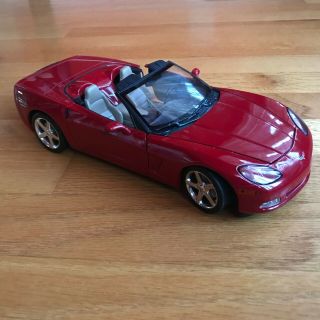 Hot Wheels 2003 Mattel,  Chevrolet Corvette Red,  Convertible C6 1:18