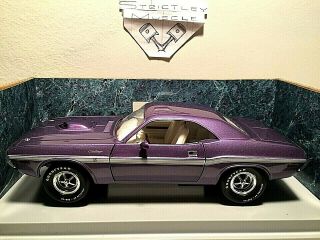 1/18 Scale 1970 Dodge Challenger R/t Hemi - 426 Coupe - Plum Crazy Purple Ext/white