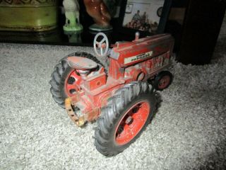 JI Case IH Farmall McCormick Farm Toy Tractor Model 450 2