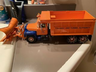 First Gear 1/34 Tollway And Authority Tunnel Dump W/plow