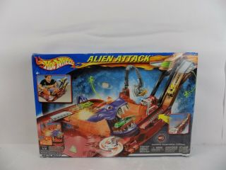 Hot Wheels Alien Attack Track Set - Complete In Opened Box