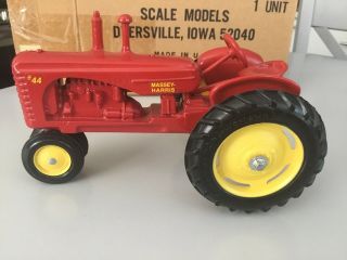 Vintage Rare Massey 1:16 Scale Row Crop Model 44 Die Cast Metal Toy Farm Tractor 2