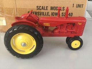 Vintage Rare Massey 1:16 Scale Row Crop Model 44 Die Cast Metal Toy Farm Tractor 3