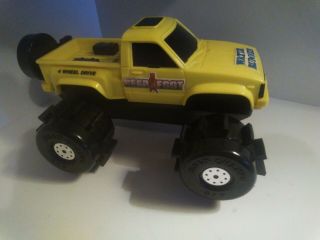 Vintage 1983 Road Champs Bear Foot Battery Operated Monster Truck Water Runner