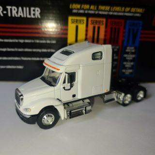 1/64 Dcp White Freightliner Columbia