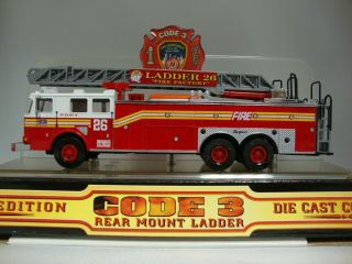 Code 3 Collectibles F.  D.  N.  Y.  Ladder 26 1998 Seagrave Rm Series 1 " Fire Factory "