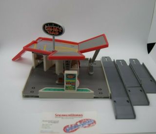 Vintage Galoob Micro Machines On - M - T Gas Station Hiways & Byways Playset