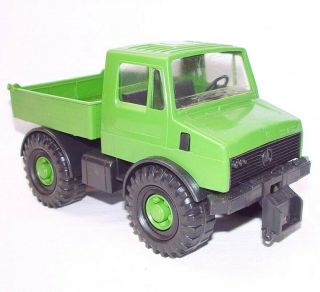 Bruder Germany 1:16 MERCEDES - BENZ UNIMOG 4x4 TRACTOR LORRY Plastic Old Version 2