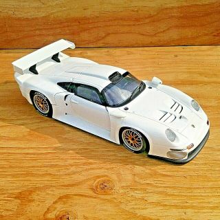 Ut Models Porsche 911 Gt1 1:18 Scale Die - Cast White,