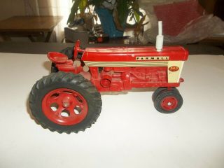 Vintage 1/16 International Farmall 560 Fast Hitch Farm Toy Tractor Restored