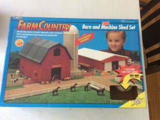 Ertl Farm Country Barn And Machine Shed Set