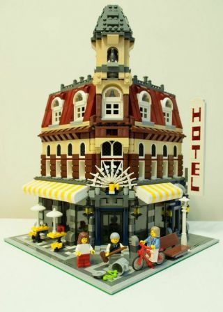 Lego Cafe Corner 10182 - Modular - 100 Lego Brand -