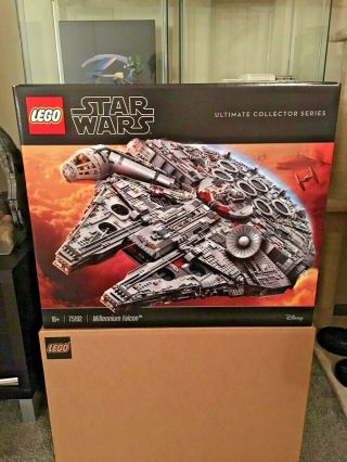Lego Star Wars Millennium Falcon Ultimate Collector Series 75192 Factory