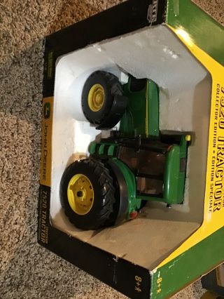 NIB 1/16 JOHN DEERE 7520 TRACTOR COLLECTOR ' S EDITION PART TBE15584A 2