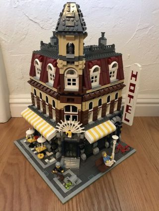 Lego Cafe Corner 10190 Modular Building Set 100 Complete