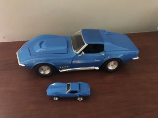 Hot Wheels 1969 Chevy Corvette Sting Ray 1:18 Scale Diecast Car Hall Of Fame Set