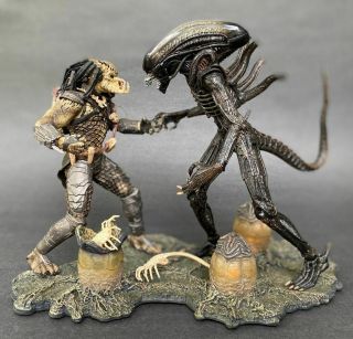 Mcfarlane Toys 2002 Alien Vs Predator Movie Maniacs Series 5 Deluxe Set Figures