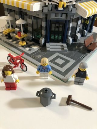 LEGO 10182 Cafe Corner Hotel 2